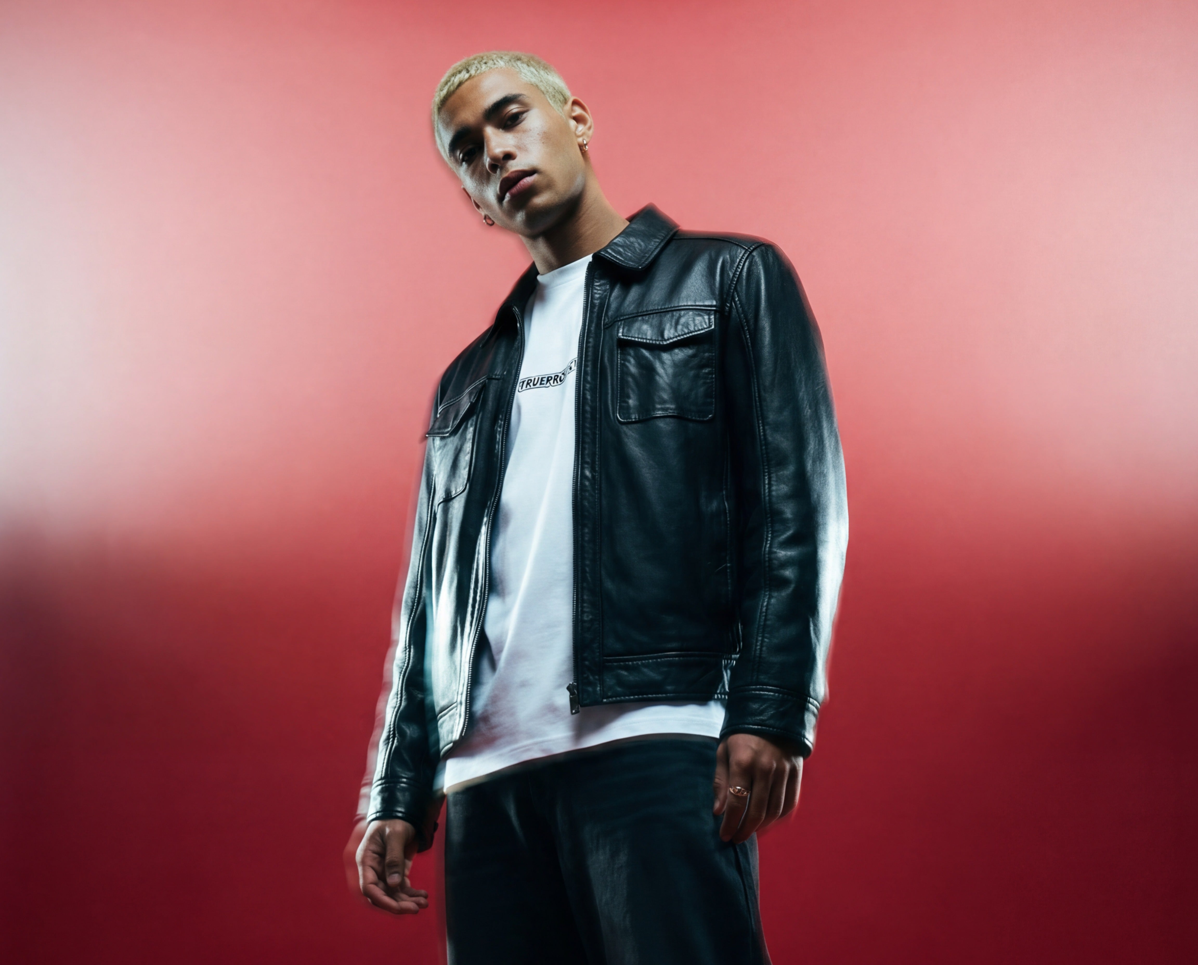 Schwarze Lederjacke: Der ultimative Style-Guide für Damen & Herren 2026