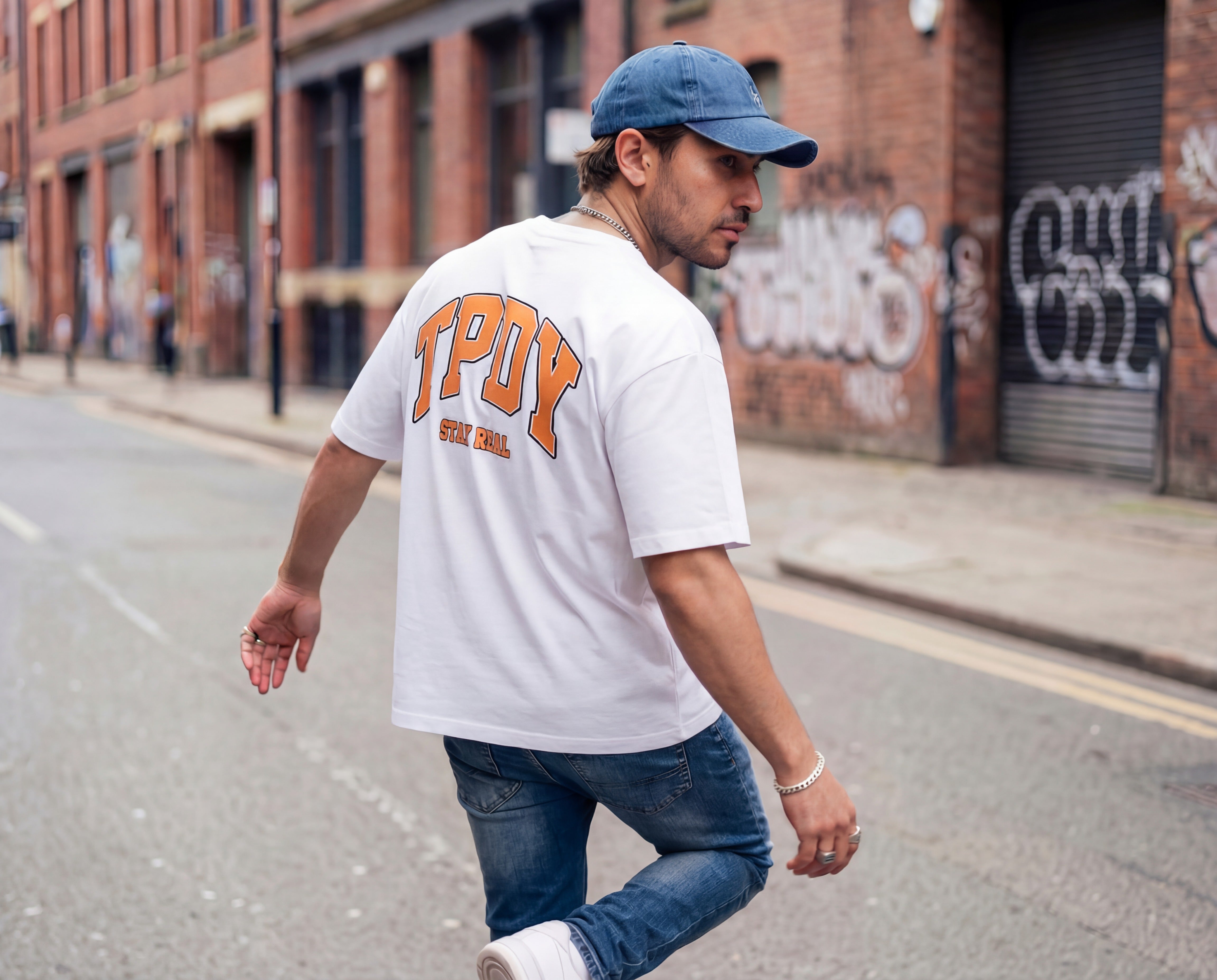 Graphic T-Shirt kombinieren: Warum der richtige Print den Look macht