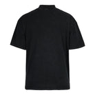 Das trueprodigy Phoenix Oversized T-Shirt mit Stehkragen ist ein schlichtes, schwarzes, kurzärmeliges Shirt mit geradem Saum und minimalen Nähten, gefertigt aus schwerem Jersey-Stoff für hohen Tragekomfort und von hinten gesehen.