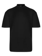 Das Phoenix Oversized T-Shirt mit Stehkragen von trueprodigy ist vor einem weißen Hintergrund abgebildet. Dieses schlichte schwarze Shirt hat eine übergroße Passform, kurze Ärmel, einen Stehkragen und einen schweren Jersey-Stoff ohne sichtbare Logos oder Muster.