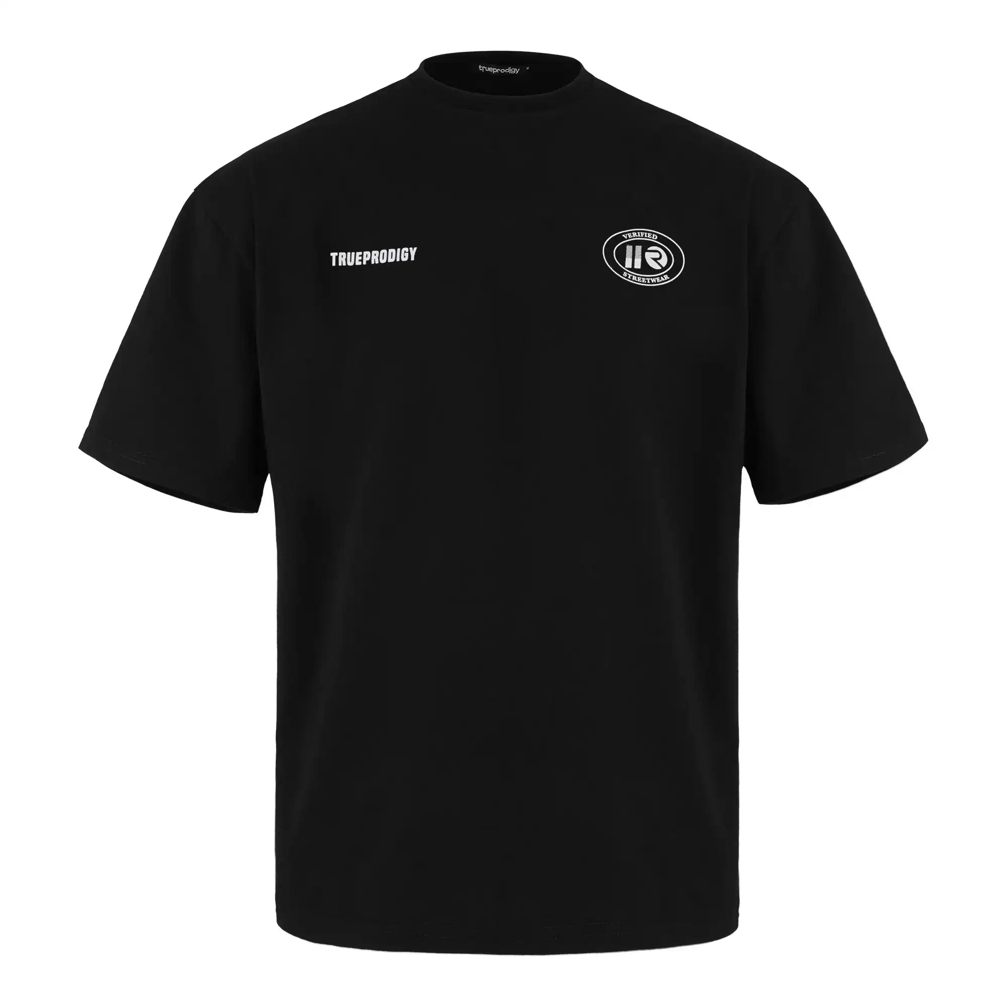 Das Channing Oversized T-Shirt mit Druck von trueprodigy ist ein schlichtes schwarzes Unisex-Shirt aus schwerem Jersey mit einem weißen trueprodigy-Logo auf der linken Brust, einem runden IR-Logo auf der rechten Seite und einem Rundhalsausschnitt.