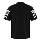 Das Viktor Oversized T-Shirt mit Druck von trueprodigy ist ein schwarzes Unisex-T-Shirt aus schwerem Jersey mit großen weißen „ODY“- und „TP“-Schriftzügen auf dem linken bzw. rechten Ärmel. Die schlichte Rückseite sorgt für einen eleganten Look und verbindet Komfort mit Stil.
