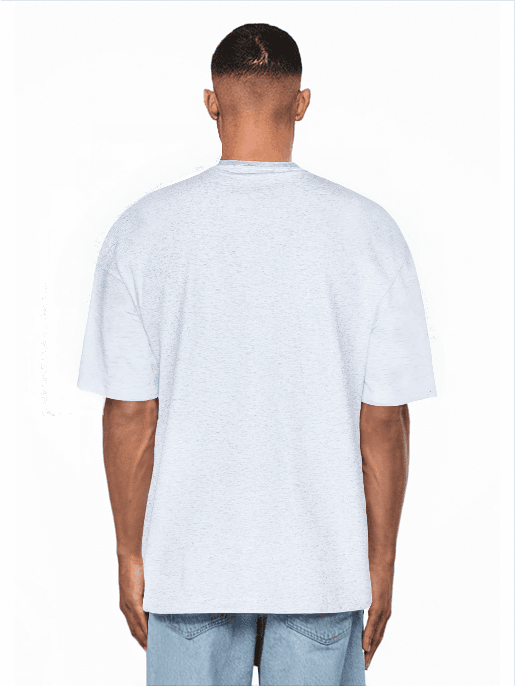 Das Bild zeigt eine Person von hinten in einem schlichten hellgrauen Unisex-Juniper-T-Shirt von trueprodigy aus weichem Jerseystoff, kombiniert mit hellblauen Jeans. Ihr Haar ist kurz geschnitten und steht vor einem weißen Hintergrund.