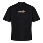 Ein schwarzes Oversize-Herren-T-Shirt von trueprodigy mit Logo-Smile-Grafik auf der Brust, aus schwerem Jersey-Stoff und mit klassischem Rundhalsausschnitt.