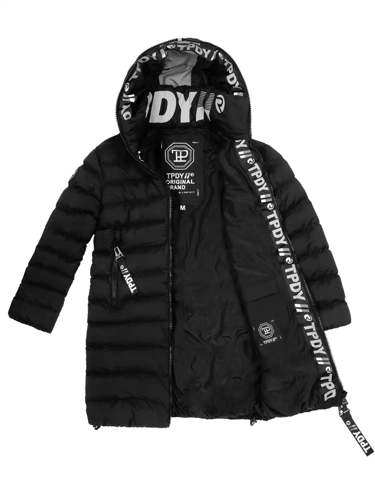 Die trueprodigy Chester F Lange Pufferjacke mit Logo ist ein schwarzer Damenparka mit Kapuze, wasserabweisendem Finish, Markenfutter, breitem schwarz-weißem Logoband an Reißverschluss und Kapuze, zwei Reißverschlusstaschen vorne und sichtbaren Nähten.