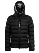 Die schwarze Neo Kurze Pufferjacke mit Logo von trueprodigy für Herren bietet eine Kapuze, Frontreißverschluss mit vertikalem trueprodigy-Branding, horizontale Steppungen und zwei seitliche Reißverschlusstaschen. Wasserabweisend.