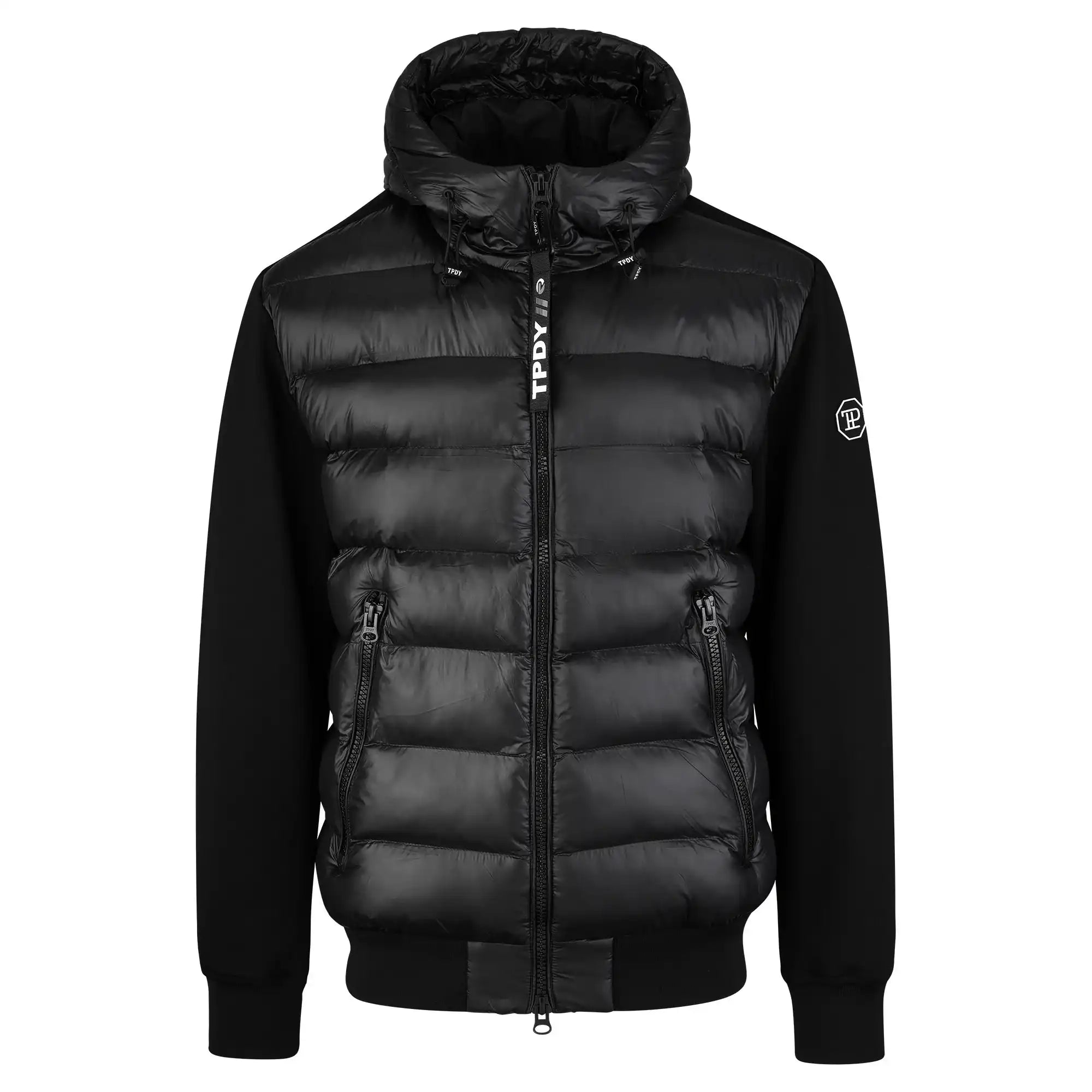 Die Gesteppte Herren Übergangsjacke von trueprodigy bietet urbanen City-Style: Schwarzes Design mit glänzendem, gestepptem Vorderteil, Kapuze mit Kordelzug, Reißverschlusstaschen und einem weißen Logo auf dem linken Ärmel. Wasserabweisend und stylisch.