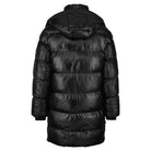 Die trueprodigy Damen Winterjacke im Regular Fit mit abnehmbarer Kapuze überzeugt mit horizontaler Steppung, glänzender Optik und einem modernen Quiltdesign. Hier von hinten gezeigt.
