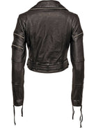 Die Bikerlederjacke mit Gürtel von trueprodigy für Damen ist aus schwarzem Schafsleder gefertigt und zeigt Zipper-Details an den Ärmeln, einen cropped Bund mit Gürtelschlaufen sowie sichtbare Nähte für einen strukturierten Look.