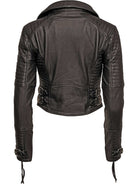 Die Bikerlederjacke mit Schnallen von trueprodigy aus schwarzem Schafsleder zeigt sich von hinten mit gesteppten Schultern und Oberarmen, verstellbaren Seitenschnallen und Zippern an den Ärmeln im angesagten Biker-Look.