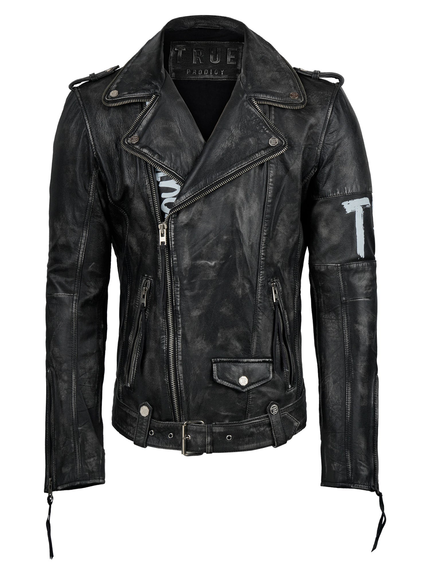 Die trueprodigy Biker Lederjacke Herren "Russell" besticht in Schwarz im klassischen Biker-Look mit Rücken-Print, diagonalem Frontreißverschluss, Reißverschlusstaschen, Epauletten, Gürtel und abgenutztem Finish.