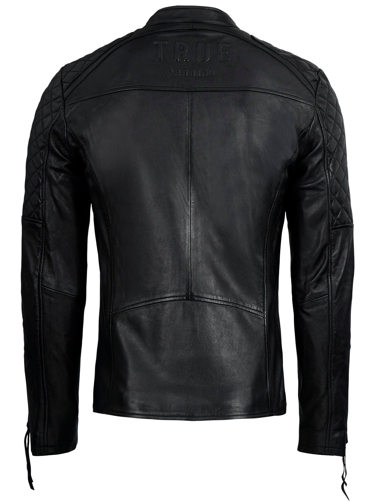 Die trueprodigy Racing Lederjacke Herren "Franky" in Schwarz, slim fit geschnitten, zeigt Rautensteppung an den Schultern, sichtbare Nähte und den TRUE-Schriftzug als Prägung auf dem oberen Rücken.