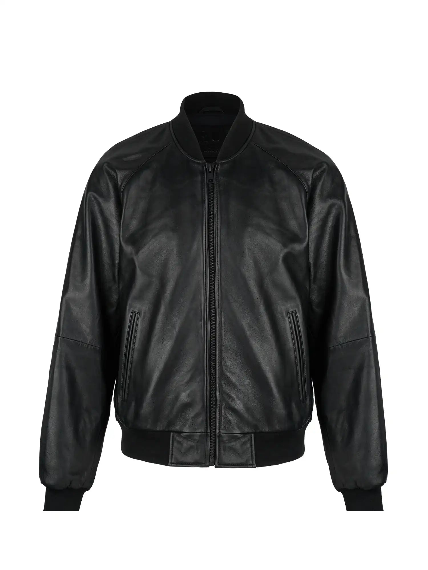 Die trueprodigy Filip Oversized Bomber-Lederjacke in Schwarz aus Schafsleder verfügt über einen Frontreißverschluss, zwei Seitentaschen sowie gerippte Bündchen, Saum und Kragen; abgebildet vor weißem Hintergrund.