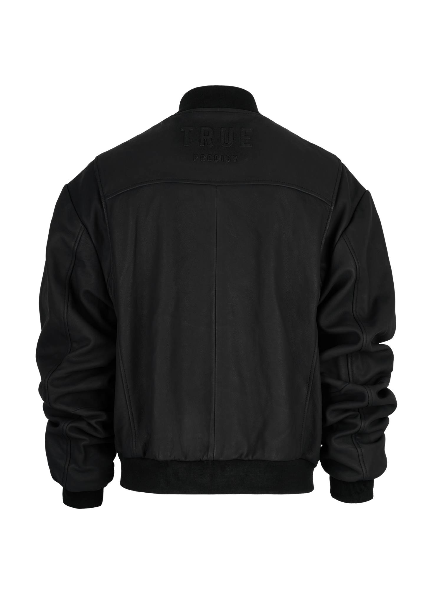 Die Nazar Oversized Bomber-Lederjacke matt von trueprodigy zeigt sich von hinten in schwarzem, mattem Leder, mit Rippbündchen an Bund und Ärmeln, mit TRUE- und PRODUCT-Prägung unterhalb des Kragens.
