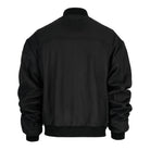 Die trueprodigy Bomber Lederjacke Herren "Nazar" im Oversize-Stil zeigt sich von hinten, mit Steppdetails, Rippbündchen an Ärmeln und Bund und TRUE-Prägung in der oberen Mitte.