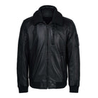 Die Trueprodigy Blaze Jacke ist aus schwarzem Schafsleder gefertigt und verfügt über einen Frontreißverschluss, einen Lammfellkragen und gerippte Bündchen. Sie verfügt über eine Brusttasche mit Reißverschluss und eine weitere Reißverschlusstasche am Ärmel und präsentiert sich in einem lässigen, klassischen Design.