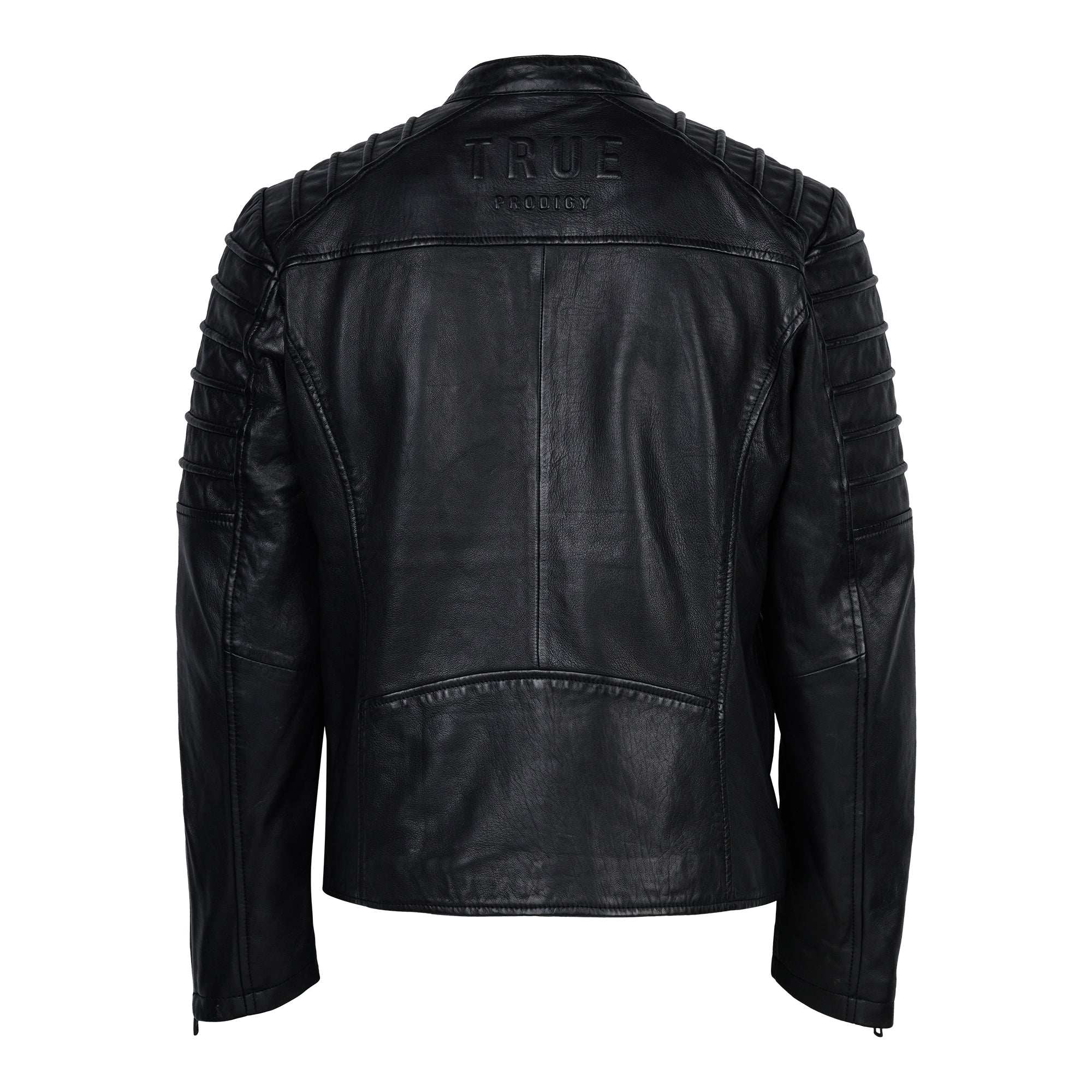 Rückansicht einer schwarzen Dash-Jacke von trueprodigy aus Schafsleder mit gesteppten Schultern und TRUE-Prägung auf der Oberseite. Sie hat ein strukturiertes Design, einen Stehkragen und sichtbare Nähte.