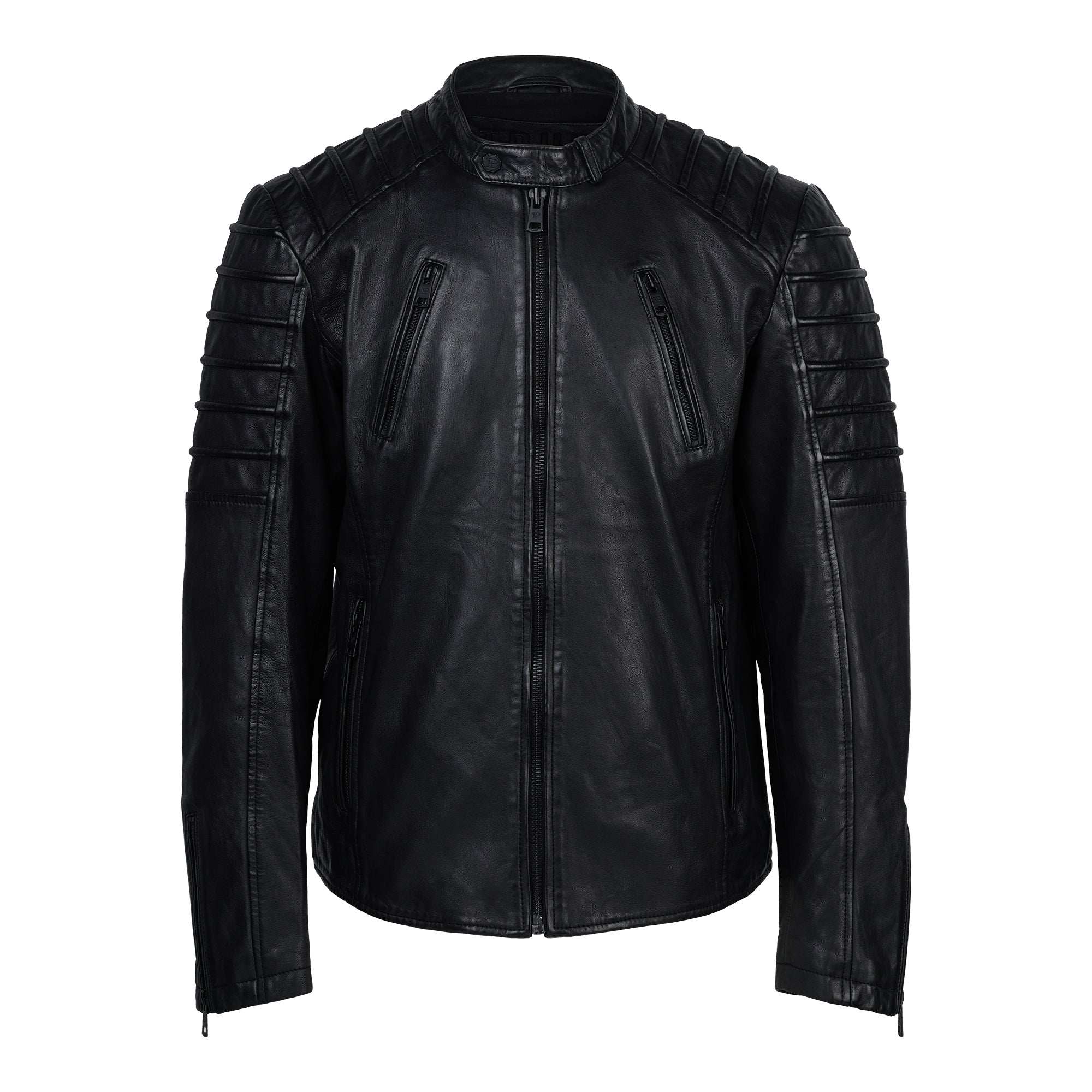 Die Trueprodigy Dash ist eine schwarze Lederjacke aus hochwertigem Schafsleder mit gerippten Schultern und Ärmeln, einem eleganten Reißverschluss vorne, zwei Brusttaschen mit Reißverschluss und einem klassischen Stehkragen.