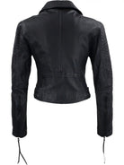 Eine schwarze Bikerlederjacke mit Ösen von trueprodigy, von hinten gesehen, zeigt dekorative Ösen an Schultern und Armen, Reißverschlussbündchen und eine taillierte Passform - ideal für Fans der Raven Lederjacke Herren von trueprodigy.