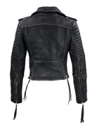 Die trueprodigy Bikerlederjacke Vintage Optik in schwarzem, gewaschenem Leder verfügt über gesteppte Ärmel, Schulterklappen und Reißverschlüsse mit Zugbändern an Ärmeln und Seiten - eine klassische Damen Lederjacke im echten Biker-Stil.