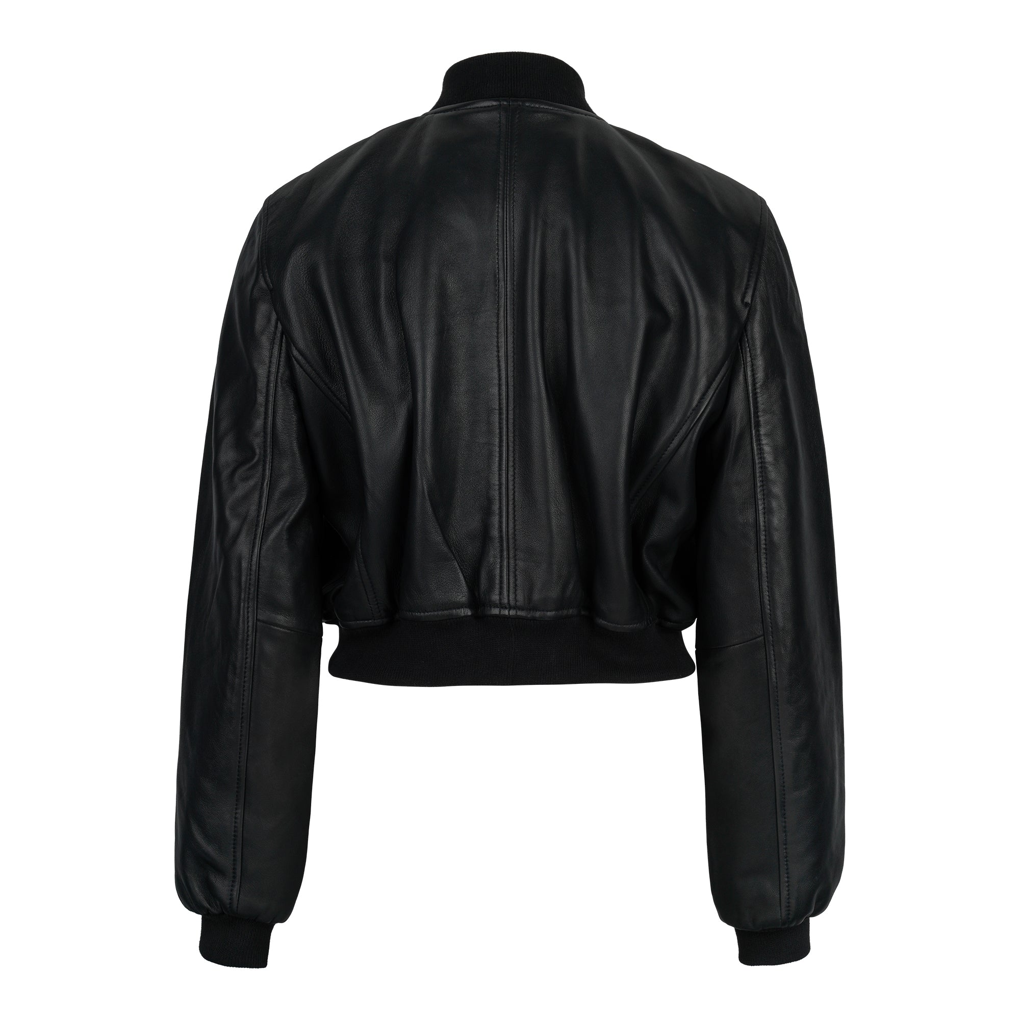 Eine schwarze, kurz geschnittene Lederjacke, die Bomber-Lederjacke für Damen „Paola“ mit Stehkragen von trueprodigy, wird von hinten vor einem schlichten weißen Hintergrund gezeigt. Sie verfügt über lange Ärmel, einen gerippten Bund und gerippte Ärmelbündchen, was ihren klassischen Bomber-Stil unterstreicht.
