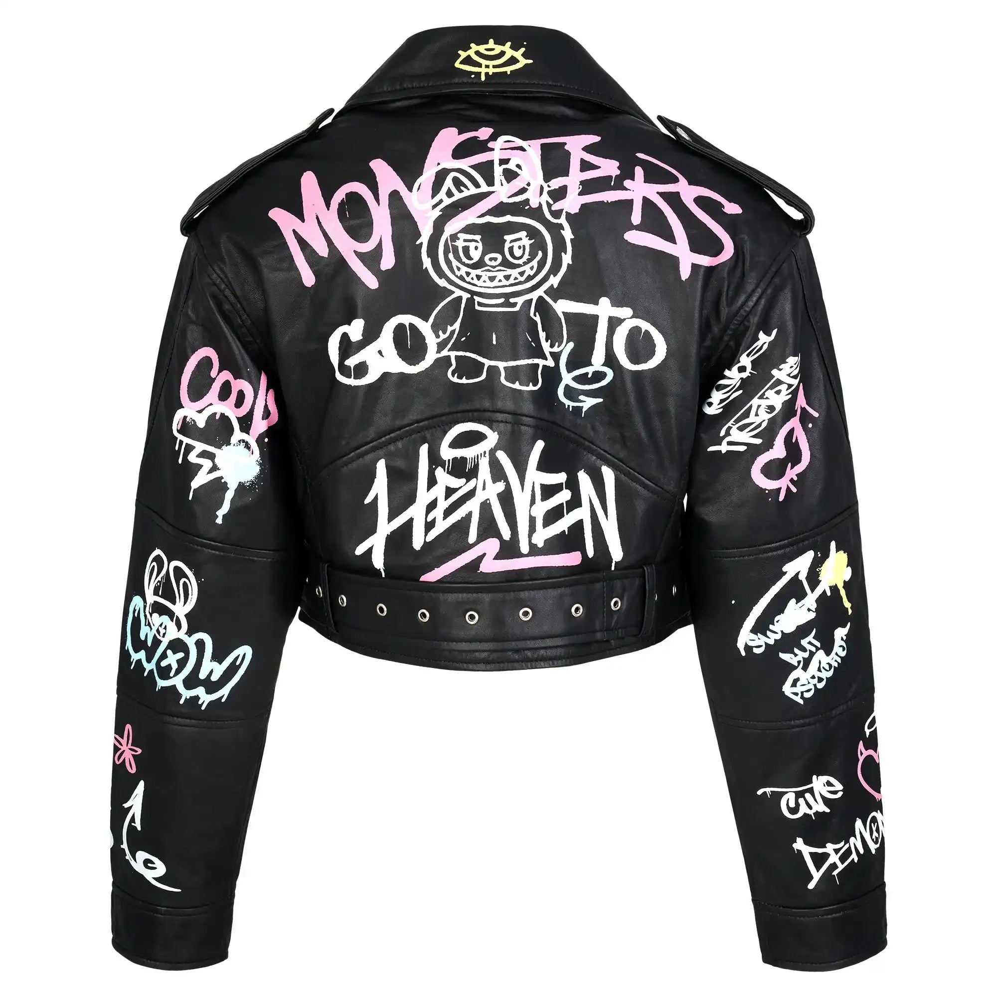 Die Oversize Lederjacke mit Graffitiprint und Gürtel von trueprodigy aus Schafsleder zeigt auf der Rückseite bunte Schriftzüge wie "MONSTERS GO TO HEAVEN", Cartoon-Motive und Deko in Pink, Weiß, Gelb und Blau.