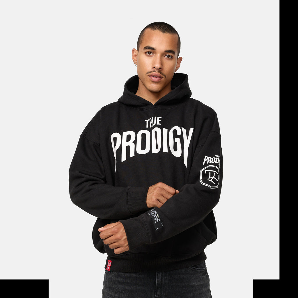 Hoodie Feith für Herren Modelbild von Vorne mit Weißem Hintergrund. Auf Sweatshirt mit Kapuze ist ein hochwertiger Logoprint auf Brust und linkem Ärmel. Die neue Kollektion für den Winter 2022 von trueprodigy