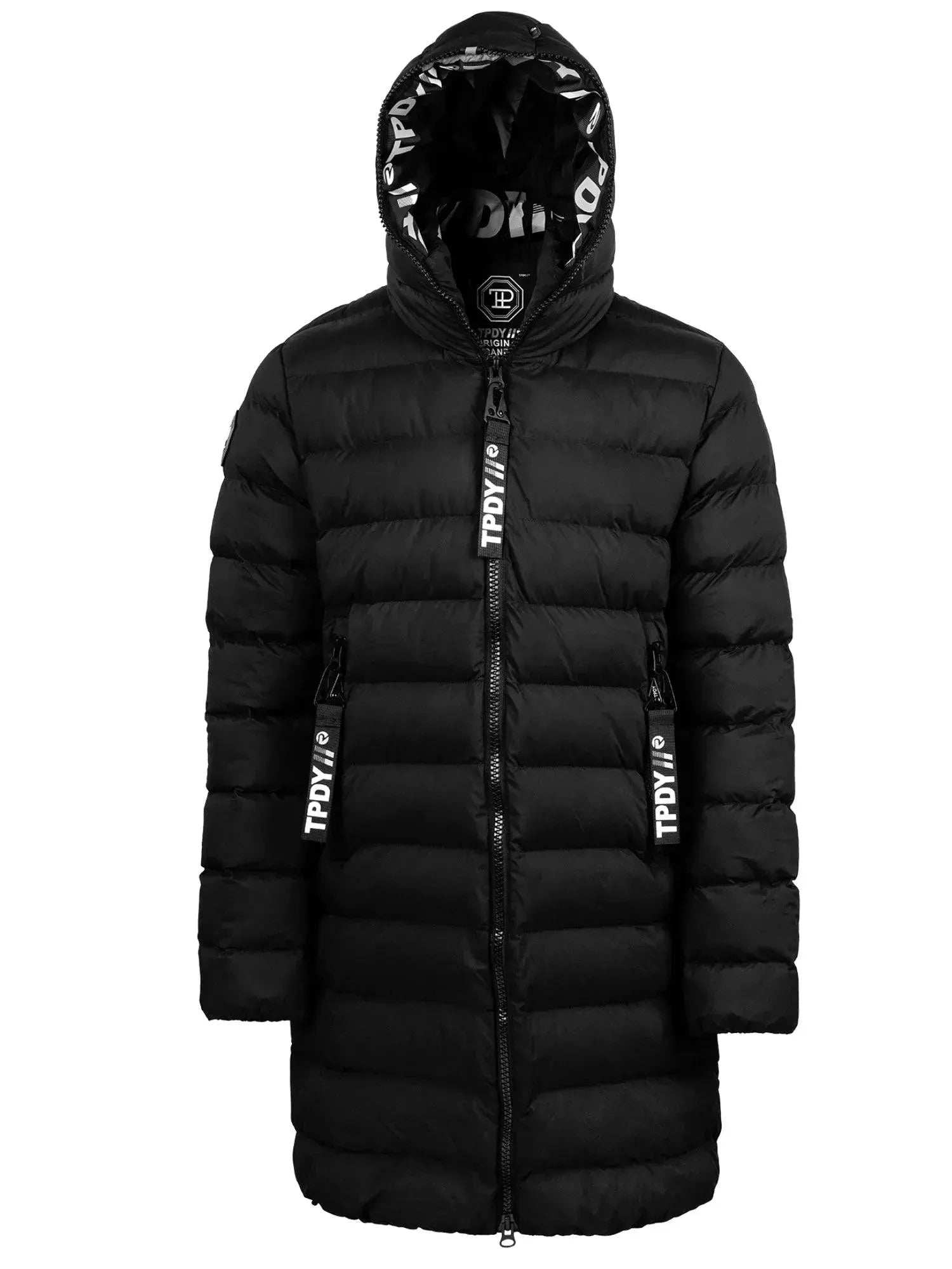Die Chester F Lange Pufferjacke mit Logo von trueprodigy ist ein schwarzer Damenparka mit Kapuze, weißem Text am Kapuzenrand und Reißverschlusslaschen. Sie verfügt über ein glänzendes, gestepptes Design mit horizontalen Nähten aus wasserabweisendem Material und ist auf einem weißen Hintergrund abgebildet.