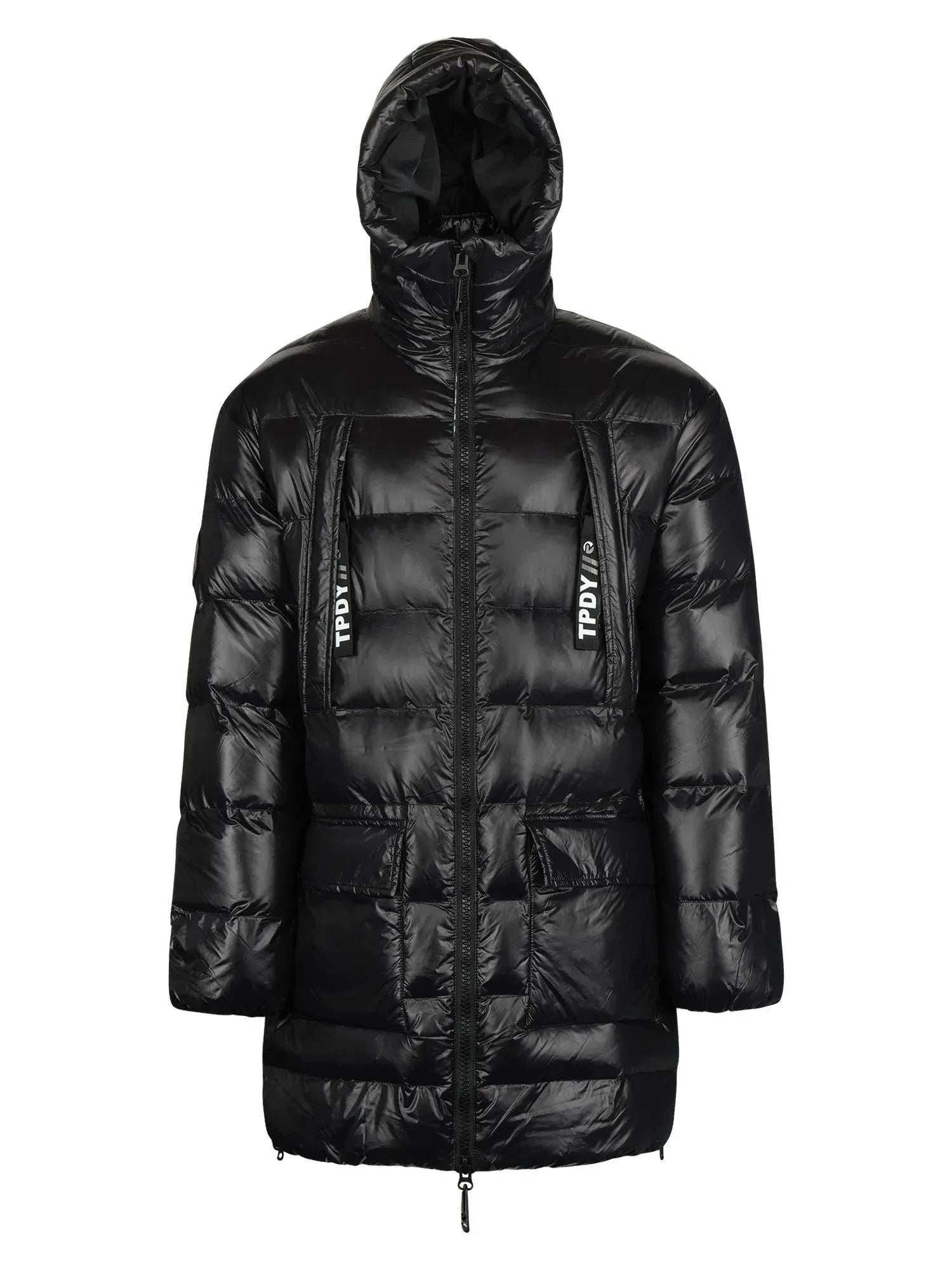 Die David F Glänzende Steppjacke mit Kapuze von trueprodigy kombiniert mit ihrer schwarzen, glänzenden Optik Stil und Funktionalität. Sie verfügt über eine Kapuze, einen Reißverschluss vorne, vertikale Brusttaschen mit Reißverschluss, große Seitentaschen und „TIDAL“- und „TPRY“-Text für zusätzliches Flair.