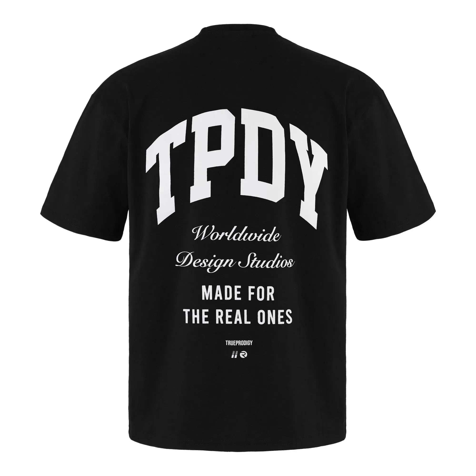 Das Elijah Oversized T-Shirt von trueprodigy ist ein schwarzes Unisex-T-Shirt aus schwerem Jersey mit dem fettgedruckten weißen „TPDY“-Text oben und „Worldwide Design Studios“ und „Made for the Real Ones“ darunter. Mit Rundhalsausschnitt und kurzen Ärmeln ist es ein Statement.