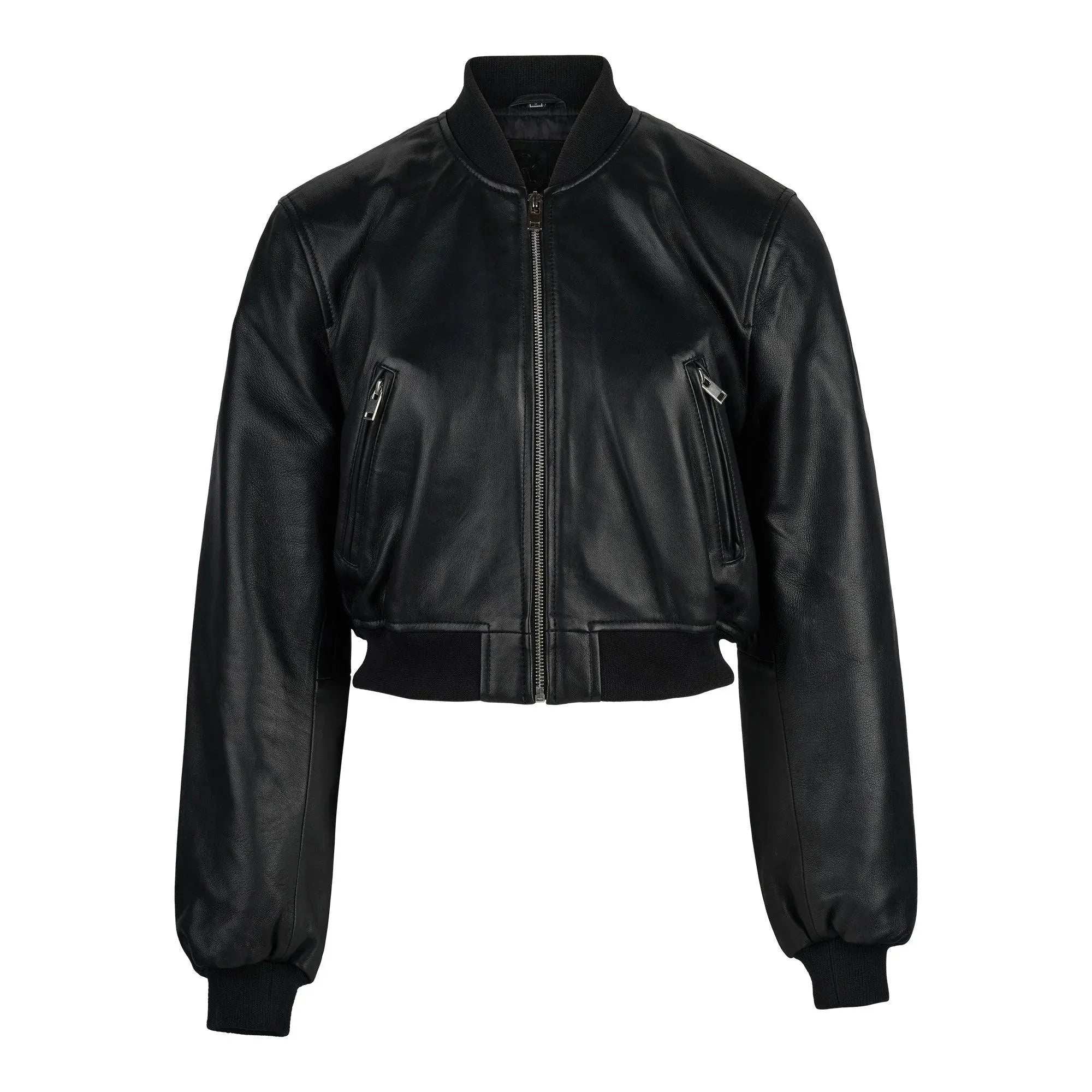 Die übergroße Lederjacke „Paola Kurze“ von trueprodigy ist eine klassische Bomberjacke mit Reißverschluss vorne, zwei schrägen Reißverschlusstaschen sowie gerippten Bündchen und Hüftbund und bietet zeitlosen Stil in jedem Detail.