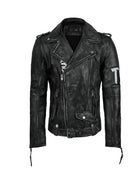 Die Russell Lederjacke mit Print von trueprodigy ist eine schwarze Jacke im Biker-Stil mit Reißverschlüssen, Schnallen und Schulterklappen. Sie hat einen leicht verwitterten Look und verfügt über Buchstabenaufnäher auf Brust und Ärmeln für ein kantiges Flair.