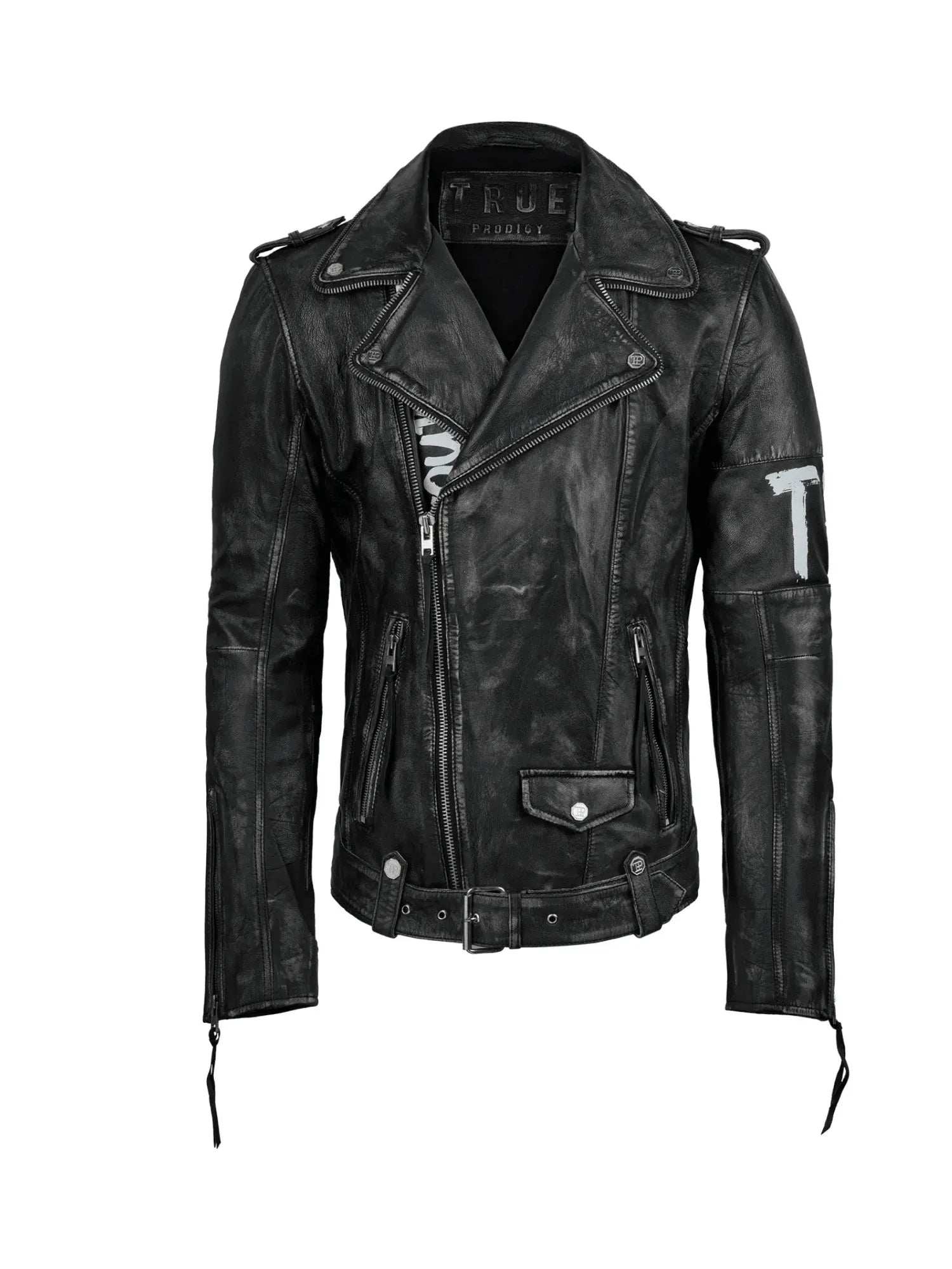 Die Russell Lederjacke mit Print von trueprodigy ist eine schwarze Jacke im Biker-Stil mit Reißverschlüssen, Schnallen und Schulterklappen. Sie hat einen leicht verwitterten Look und verfügt über Buchstabenaufnäher auf Brust und Ärmeln für ein kantiges Flair.